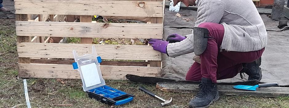 Volunteer with pallet at Eco Garden