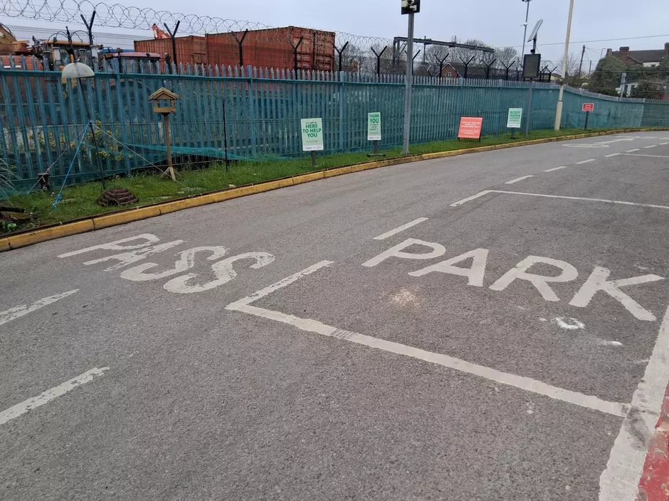 A road showing road markings "pass" and "park"